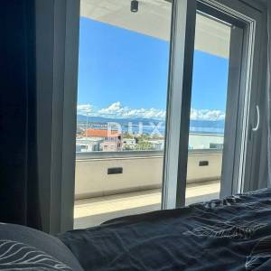 OTOK KRK, MALINSKA – samostojeća vila s bazenom, pogledom na more i punom mjerom privatnosti