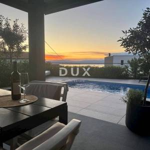 OTOK KRK, MALINSKA – samostojeća vila s bazenom, pogledom na more i punom mjerom privatnosti