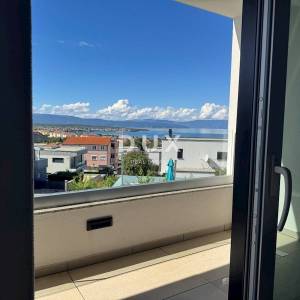 OTOK KRK, MALINSKA – samostojeća vila s bazenom, pogledom na more i punom mjerom privatnosti