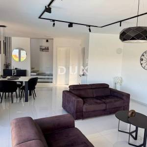 OTOK KRK, MALINSKA – samostojeća vila s bazenom, pogledom na more i punom mjerom privatnosti