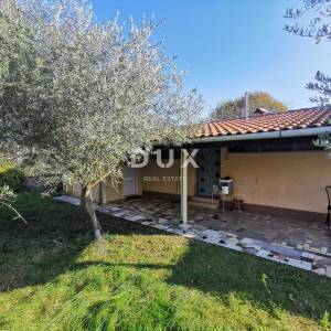 OTOK KRK, MALINSKA (zaleđe) - Samostojeća kuća sa okućnicom