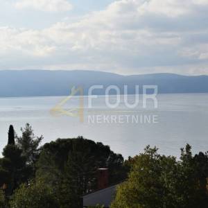 Otok Krk, Njivice, dvoetažni stan u novoj vili - u naravi dvojni objekt