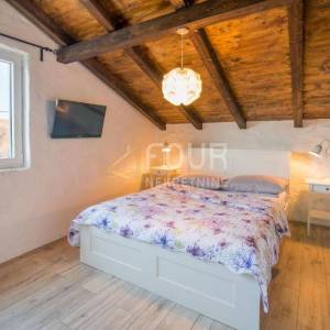 Otok Krk, okolica Vrbnika, kamena vila s bazenom