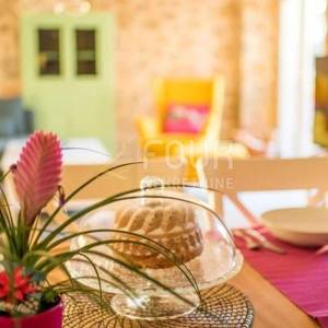 Otok Krk, okolica Vrbnika, kamena vila s bazenom