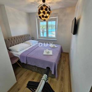 OTOK KRK, OMIŠALJ - VILLA - prvi red do mora, 23 sobe, bazen – kompletno adaptirana 2023., idealna za investiciju s izvrsnim po...