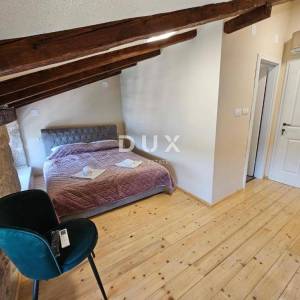 OTOK KRK, OMIŠALJ - VILLA - prvi red do mora, 23 sobe, bazen – kompletno adaptirana 2023., idealna za investiciju s izvrsnim po...