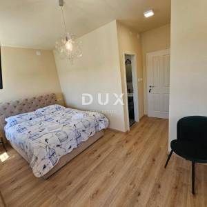 OTOK KRK, OMIŠALJ - VILLA - prvi red do mora, 23 sobe, bazen – kompletno adaptirana 2023., idealna za investiciju s izvrsnim po...