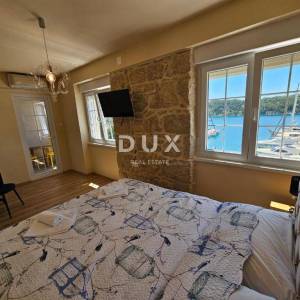 OTOK KRK, OMIŠALJ - VILLA - prvi red do mora, 23 sobe, bazen – kompletno adaptirana 2023., idealna za investiciju s izvrsnim po...