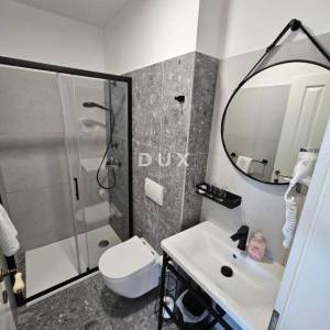 OTOK KRK, OMIŠALJ - VILLA - prvi red do mora, 23 sobe, bazen – kompletno adaptirana 2023., idealna za investiciju s izvrsnim po...