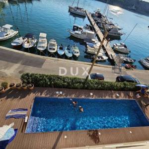 OTOK KRK, OMIŠALJ - VILLA - prvi red do mora, 23 sobe, bazen – kompletno adaptirana 2023., idealna za investiciju s izvrsnim po...