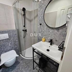 OTOK KRK, OMIŠALJ - VILLA - prvi red do mora, 23 sobe, bazen – kompletno adaptirana 2023., idealna za investiciju s izvrsnim po...