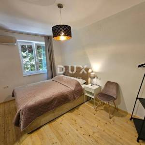 OTOK KRK, OMIŠALJ - VILLA - prvi red do mora, 23 sobe, bazen – kompletno adaptirana 2023., idealna za investiciju s izvrsnim po...