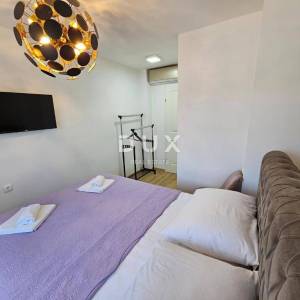 OTOK KRK, OMIŠALJ - VILLA - prvi red do mora, 23 sobe, bazen – kompletno adaptirana 2023., idealna za investiciju s izvrsnim po...