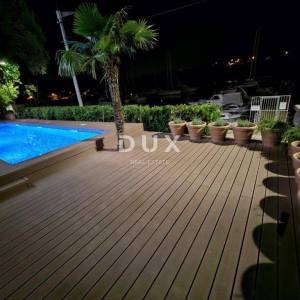 OTOK KRK, OMIŠALJ - VILLA - prvi red do mora, 23 sobe, bazen – kompletno adaptirana 2023., idealna za investiciju s izvrsnim po...