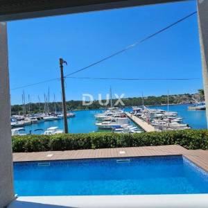 OTOK KRK, OMIŠALJ - VILLA - prvi red do mora, 23 sobe, bazen – kompletno adaptirana 2023., idealna za investiciju s izvrsnim po...