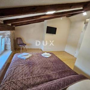 OTOK KRK, OMIŠALJ - VILLA - prvi red do mora, 23 sobe, bazen – kompletno adaptirana 2023., idealna za investiciju s izvrsnim po...