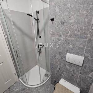 OTOK KRK, OMIŠALJ - VILLA - prvi red do mora, 23 sobe, bazen – kompletno adaptirana 2023., idealna za investiciju s izvrsnim po...