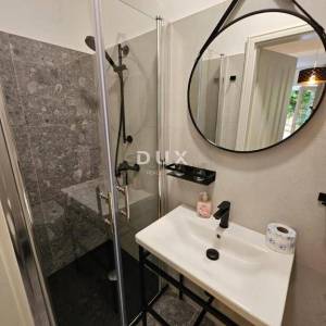 OTOK KRK, OMIŠALJ - VILLA - prvi red do mora, 23 sobe, bazen – kompletno adaptirana 2023., idealna za investiciju s izvrsnim po...