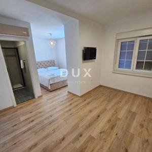 OTOK KRK, OMIŠALJ - VILLA - prvi red do mora, 23 sobe, bazen – kompletno adaptirana 2023., idealna za investiciju s izvrsnim po...