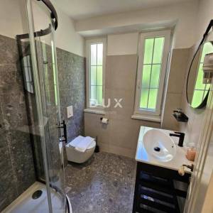 OTOK KRK, OMIŠALJ - VILLA - prvi red do mora, 23 sobe, bazen – kompletno adaptirana 2023., idealna za investiciju s izvrsnim po...