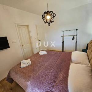 OTOK KRK, OMIŠALJ - VILLA - prvi red do mora, 23 sobe, bazen – kompletno adaptirana 2023., idealna za investiciju s izvrsnim po...