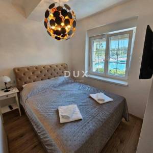 OTOK KRK, OMIŠALJ - VILLA - prvi red do mora, 23 sobe, bazen – kompletno adaptirana 2023., idealna za investiciju s izvrsnim po...