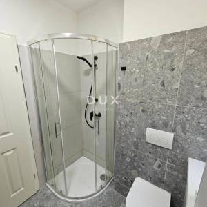 OTOK KRK, OMIŠALJ - VILLA - prvi red do mora, 23 sobe, bazen – kompletno adaptirana 2023., idealna za investiciju s izvrsnim po...