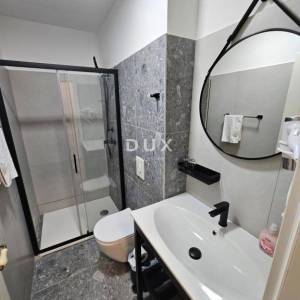 OTOK KRK, OMIŠALJ - VILLA - prvi red do mora, 23 sobe, bazen – kompletno adaptirana 2023., idealna za investiciju s izvrsnim po...