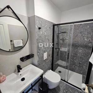 OTOK KRK, OMIŠALJ - VILLA - prvi red do mora, 23 sobe, bazen – kompletno adaptirana 2023., idealna za investiciju s izvrsnim po...