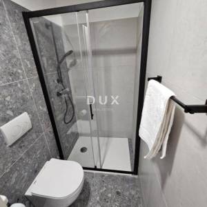 OTOK KRK, OMIŠALJ - VILLA - prvi red do mora, 23 sobe, bazen – kompletno adaptirana 2023., idealna za investiciju s izvrsnim po...