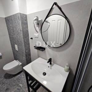 OTOK KRK, OMIŠALJ - VILLA - prvi red do mora, 23 sobe, bazen – kompletno adaptirana 2023., idealna za investiciju s izvrsnim po...