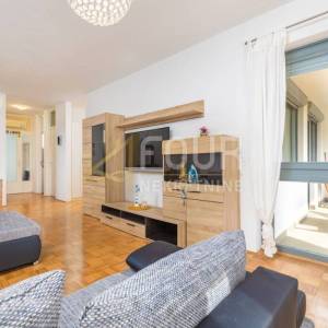 Otok Krk, Vrbnik, 89.01m2, 3s+db, lođa