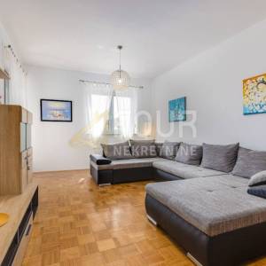 Otok Krk, Vrbnik, 89.01m2, 3s+db, lođa