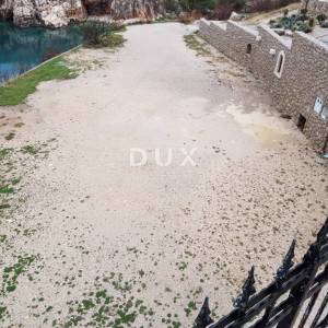 OTOK KRK, VRBNIK - jedinstveno zemljište u prvom redu do mora s projektom luksuznog objekta s važećom građevinskom dozvolom i p...