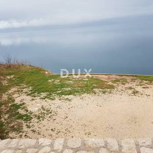 OTOK KRK, VRBNIK - jedinstveno zemljište u prvom redu do mora s projektom luksuznog objekta s važećom građevinskom dozvolom i p...