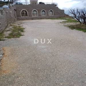 OTOK KRK, VRBNIK - jedinstveno zemljište u prvom redu do mora s projektom luksuznog objekta s važećom građevinskom dozvolom i p...