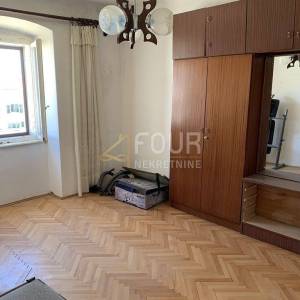 Otok Krk, Vrbnik, kuća u nizu