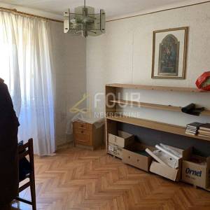 Otok Krk, Vrbnik, kuća u nizu