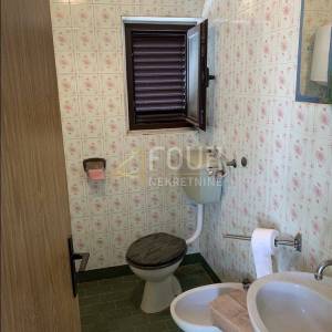 Otok Krk, Vrbnik, kuća u nizu