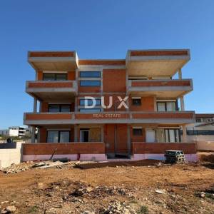 OTOK PAG, POVLJANA - Dvosobni stan s vrtom u novogradnji