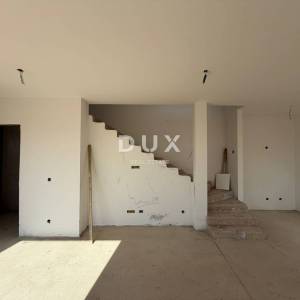 OTOK PAG, POVLJANA – Luksuzni penthouse s panoramskim pogledom u novogradnji