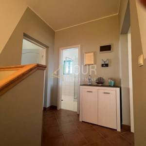 Otok Rab, dvojna kuća s bazenom i pogledom na more