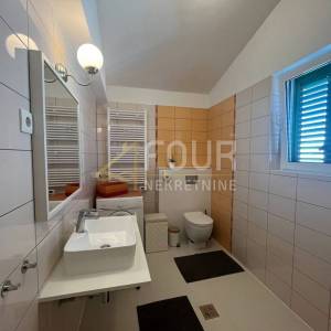 Otok Rab, dvojna kuća s bazenom i pogledom na more