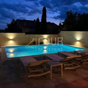 Otok Rab, dvojna kuća s bazenom i pogledom na more