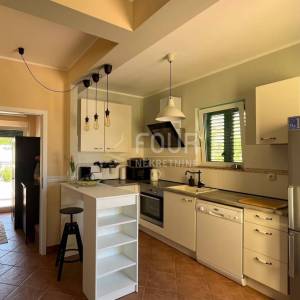 Otok Rab, dvojna kuća s bazenom i pogledom na more