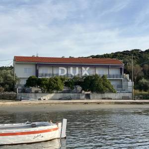 OTOK RAB – unikatna nekretnina prvi red do mora