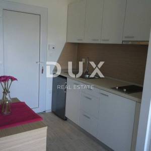 OTOK RAB – unikatna nekretnina prvi red do mora