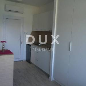 OTOK RAB – unikatna nekretnina prvi red do mora