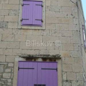 Otok Vis, grad Vis, kamena kuća 66m2, prodaja