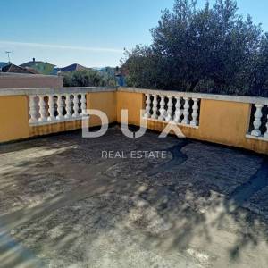 PAKOŠTANE - Prostrana katnica s tri apartmana